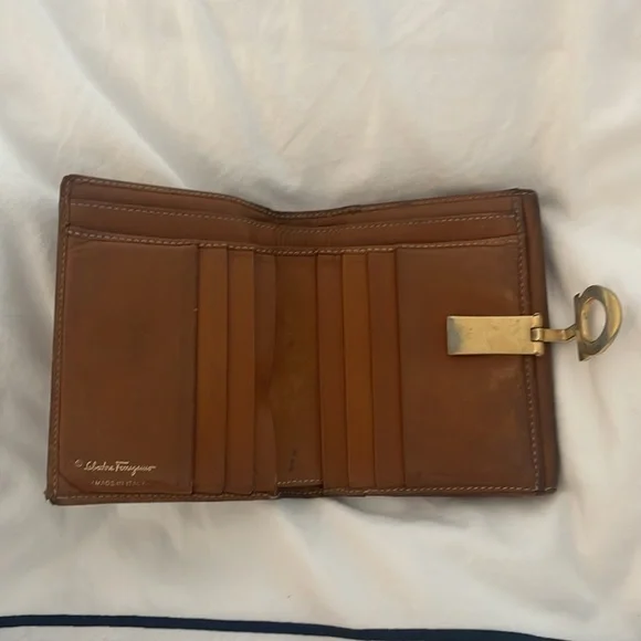 SALVATORE FERRAGAMO Ferragamo Gancini AQ-220117 leather wallet bi-fold ladies - Picture 4 of 9